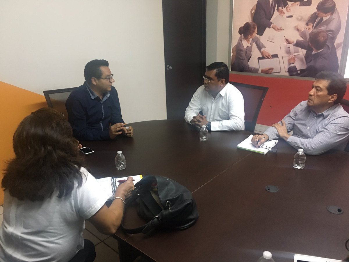 INGE_OPD's tweet photo. Reunión con el Presidente Municipal de #Tlapa de Comonfort con el Lic. @Jaime_Nava02  para trabajar en conjunto. #SoyEmprendedor https://t.co/XsPcyOzlm0