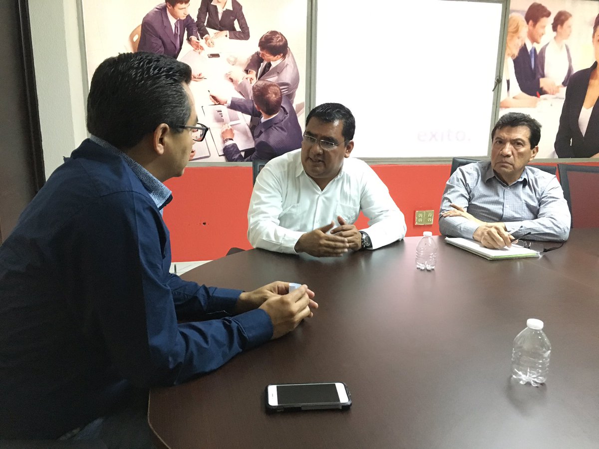 INGE_OPD's tweet photo. Reunión con el Presidente Municipal de #Tlapa de Comonfort con el Lic. @Jaime_Nava02  para trabajar en conjunto. #SoyEmprendedor https://t.co/XsPcyOzlm0