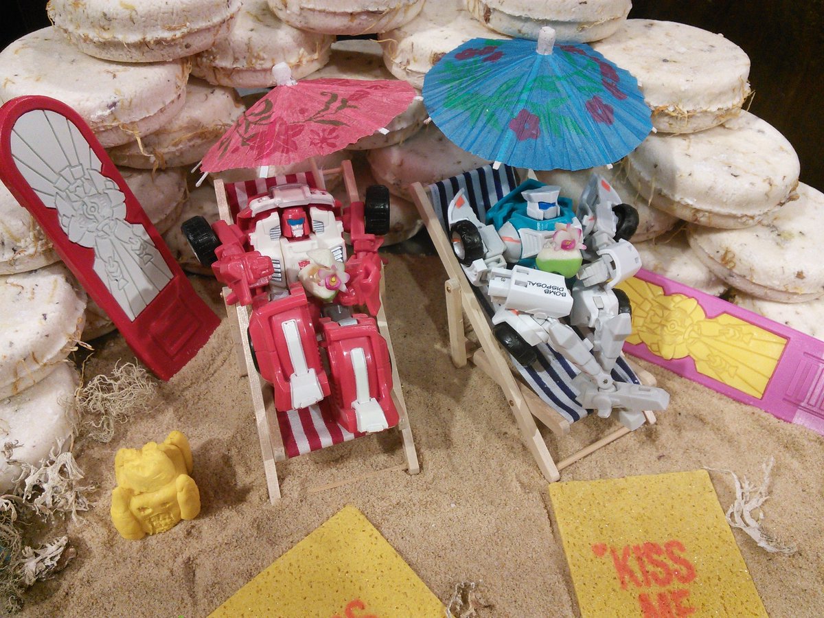 85Lozalot's tweet photo. @jroberts332 ... So this is what I did at work today Using lush products. I got paid for this #beachbots #MTMTE #BrosChillin https://t.co/GBVCA9BH3l