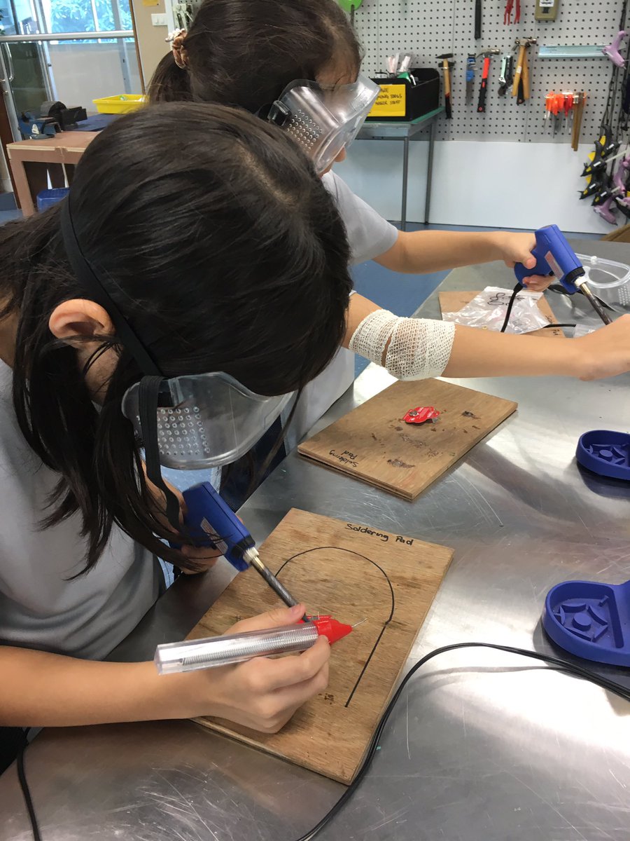 ToscaKilloran's tweet photo. Super excited that we had more #girls than boys learning to solder in the #elemakerspace today! "This is hard!" By the end, "This is fun!" https://t.co/BcLttlHh4V