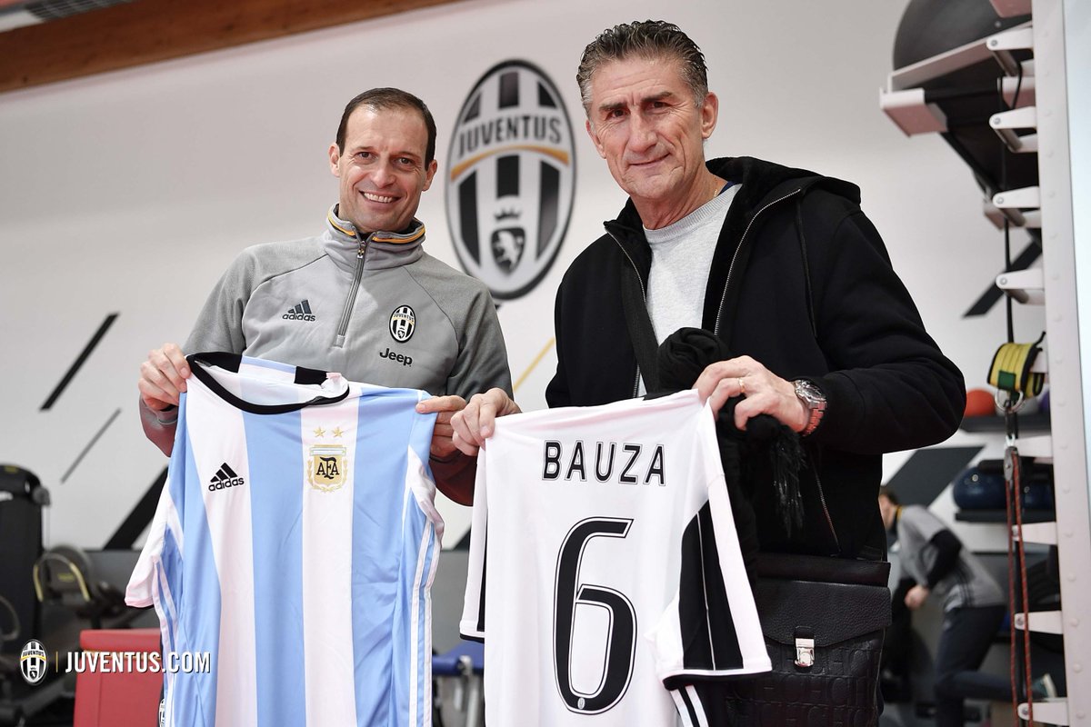 JuventusFCArg's tweet photo. ARGENTINA BIANCONERA! ⚪️⚫️🇮🇹🇦🇷⭐️⭐️⭐️🏁🏳🏴 https://t.co/6g0pqSF6wk