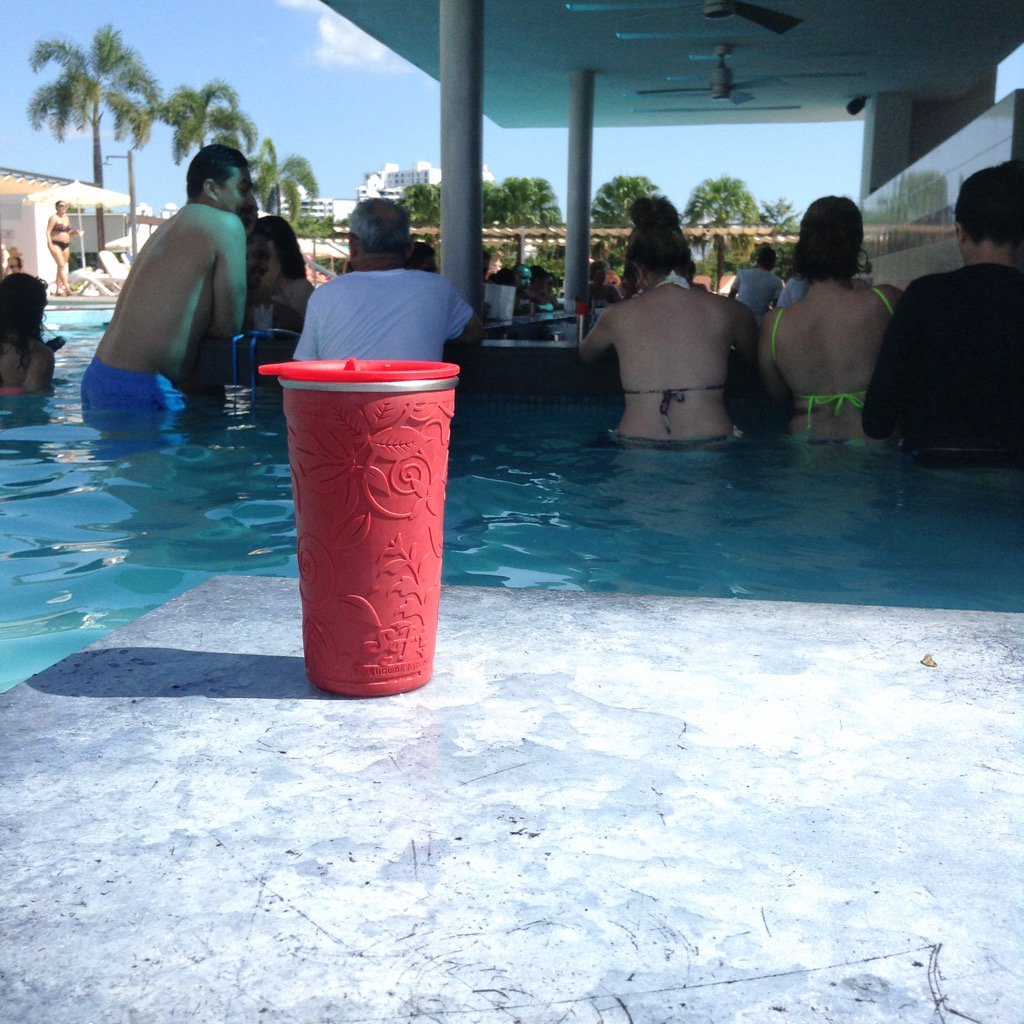 lillyrose_51's tweet photo. #myredcup😩 https://t.co/rQKr9amnKy