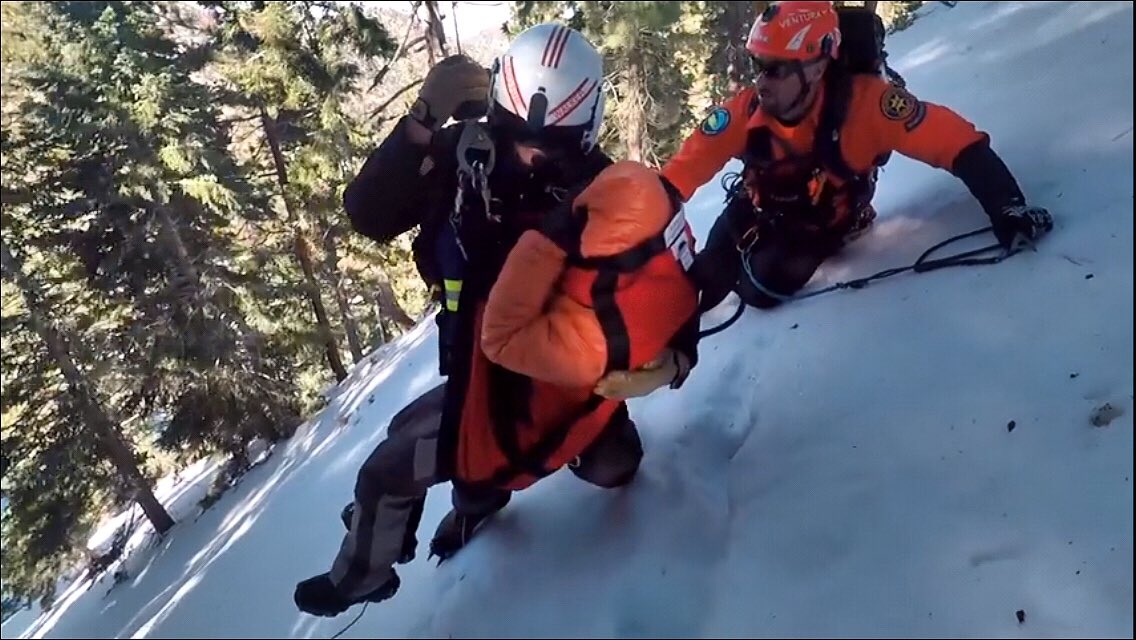 LACoFireAirOps's tweet image. Photo(s) of the Week: @LACoFireAirOps Paramedic &amp;amp; @VenturaSheriff SAR work to rescue one of several stranded hikers on 2/4/17 (📷GregBrentin)