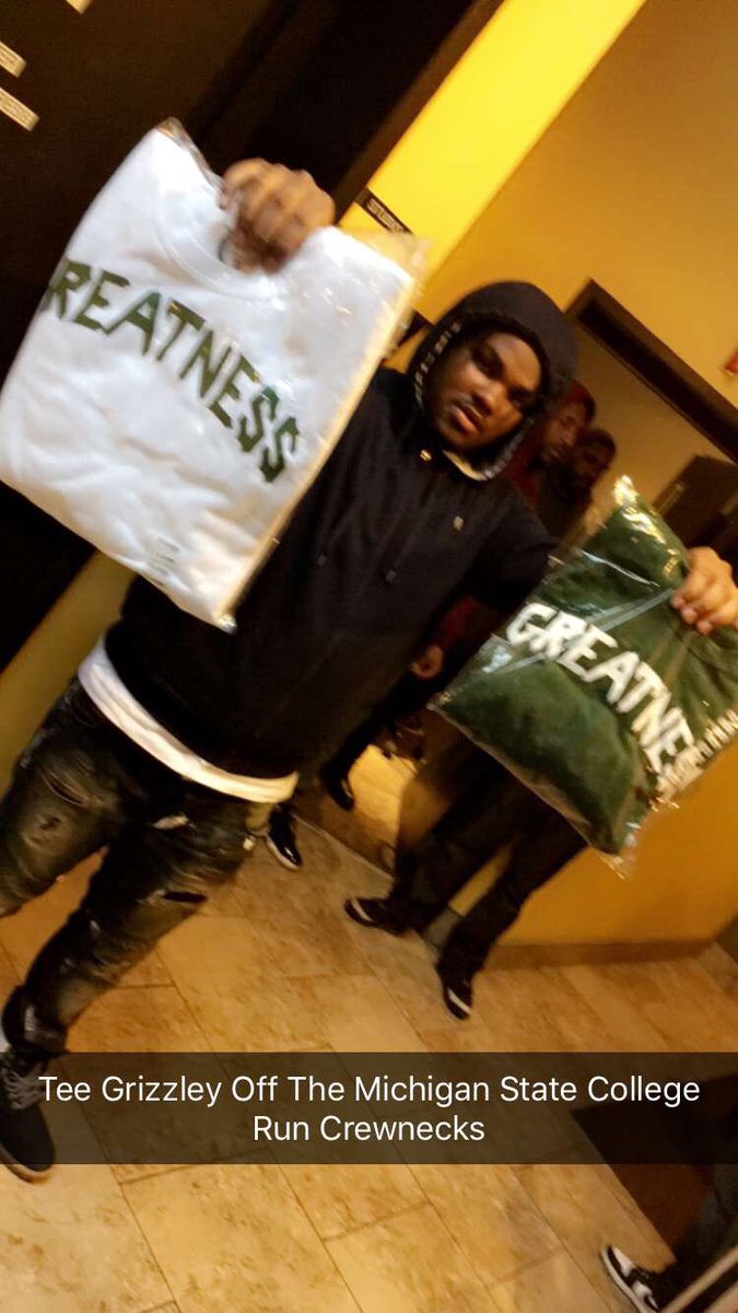 GreatnessTheOne's tweet image. #TransitionTuesday We brought u the Green &amp;amp; White College Run Crewnecks and now the Homie @Tee_Grizzley showing off his #AintItABlessing 🙏🏽