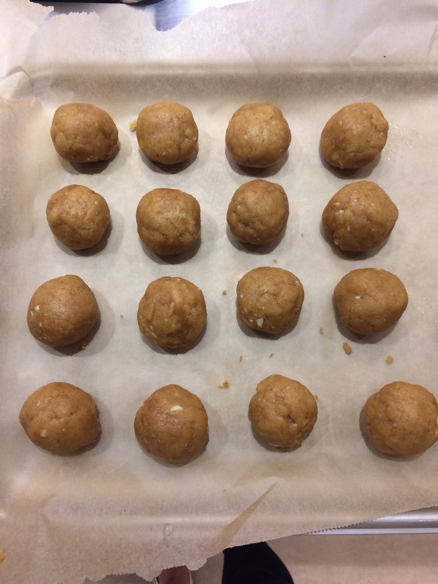 Whipping up a storm with <a href="/Aliceliveing_/">Alice</a> this evening <a href="/KitchenAid_UK/">KitchenAid UK</a> store