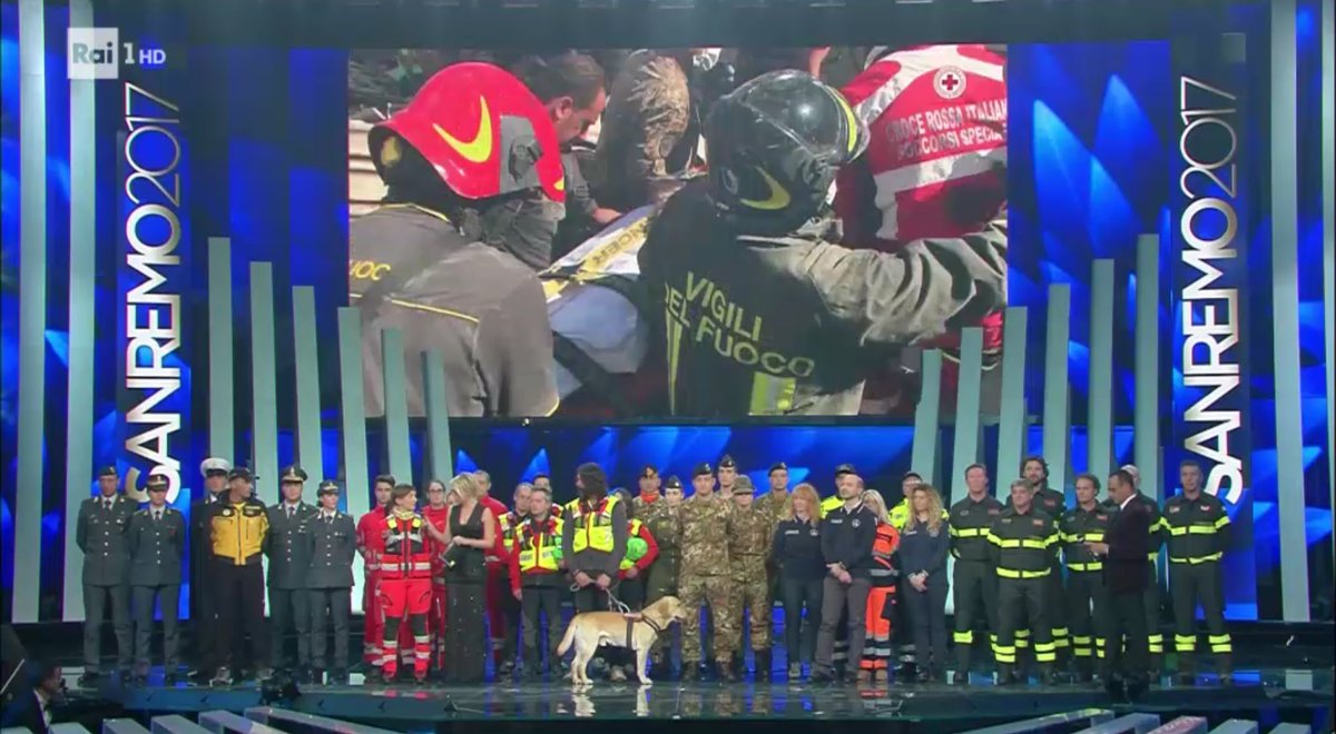 Valeria volontaria #CroceRossa dei Soccorsi Speciali a #sanremo2017: "Il nostro motto è non lasceremo nessuno solo"