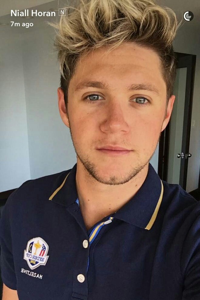 tiagoooaraujo's tweet photo. UM RT = UM VOTO 

DIRECTIONERS BEST FANS
#OneDBestFans https://t.co/gsahSlty3U