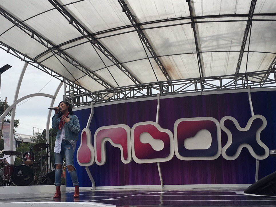 rinni_w's tweet photo. thanks for watching @InboxSCTV_ , now heading to @detikcom for doing interview about #independentpart2 ❤ https://t.co/YgPsFyQz9m