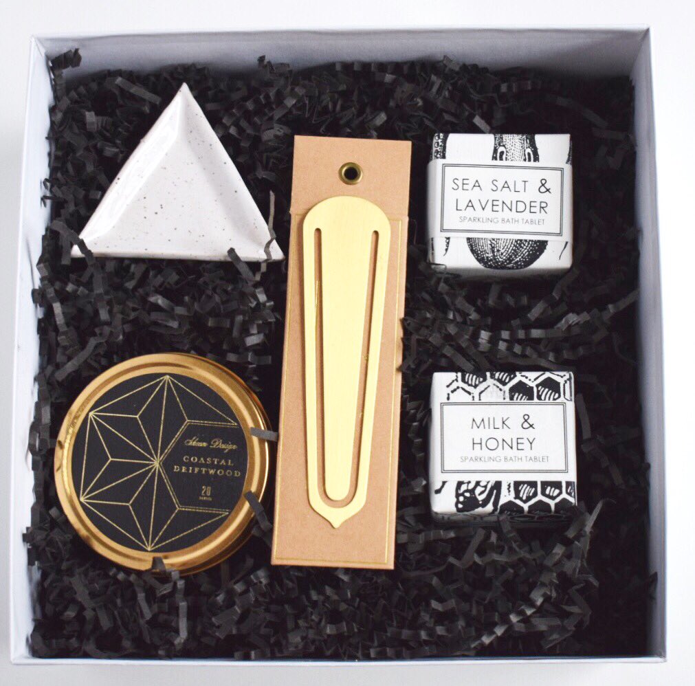 gatheredandco's tweet photo. The You're Golden Box is perfect chic gift ✨
#gatheredandco #thoughtfulgifting #giftandgive #golden #giftbox https://t.co/t61MGM05Jq