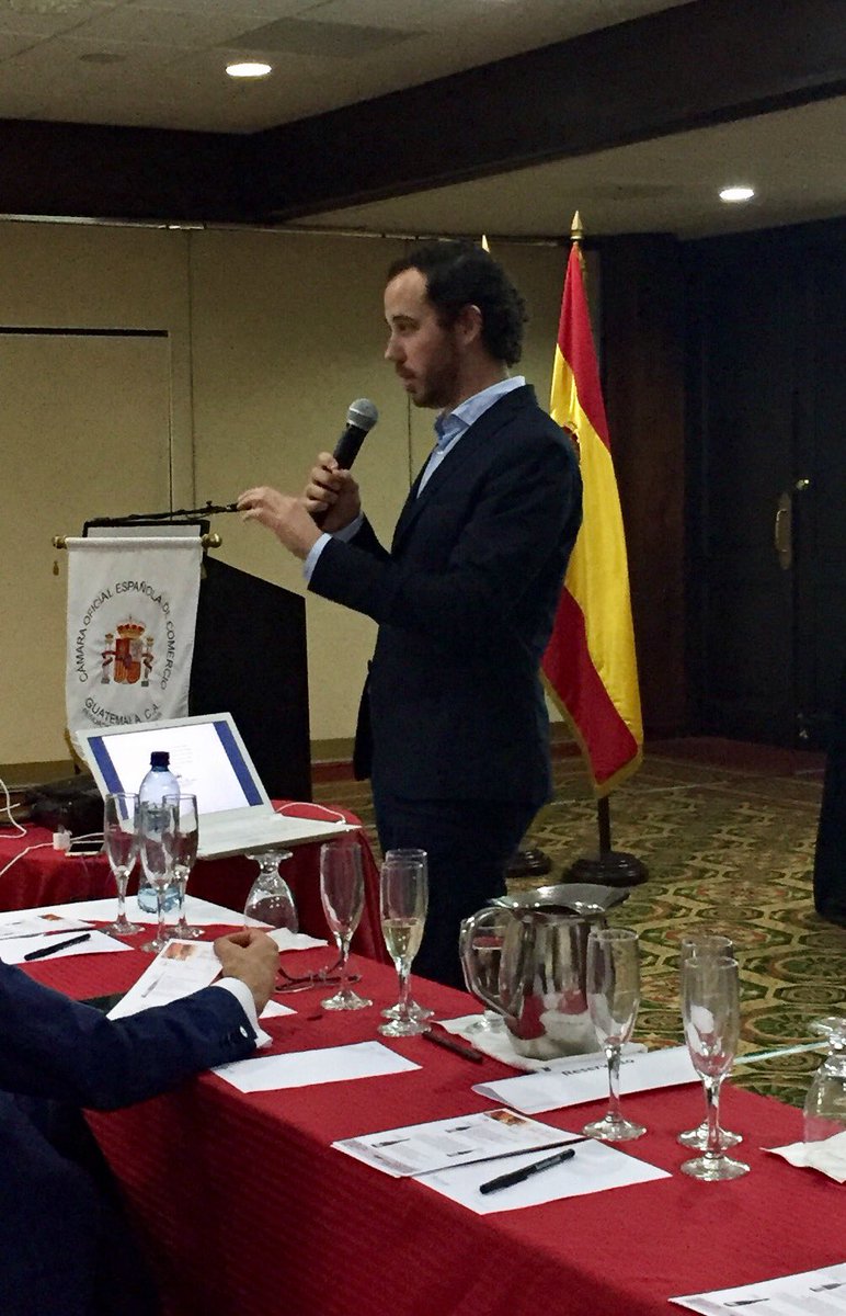 Hoy disfrutando de una espectacular #CataEspumantes <a href="/RaventosiBlanc/">Raventós i Blanc</a>  de Conca Del Riu Anoia, Barcelona Con Josep Samsó