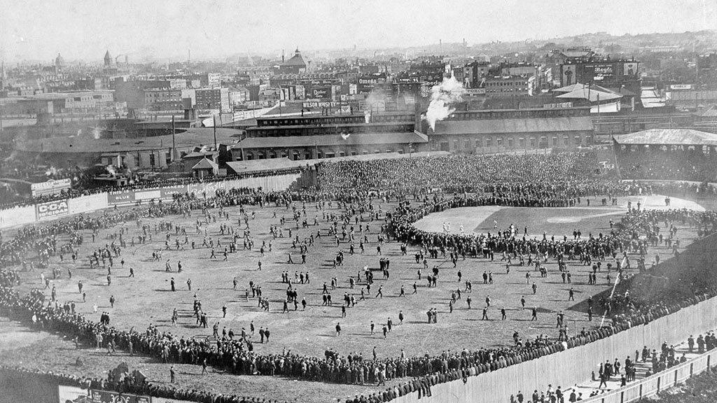 Cut4's tweet photo. Game 1 of the first-ever #WorldSeries, between the Boston Pilgrims and @Pirates, in Boston in 1903. https://t.co/ahoUo8lkfF