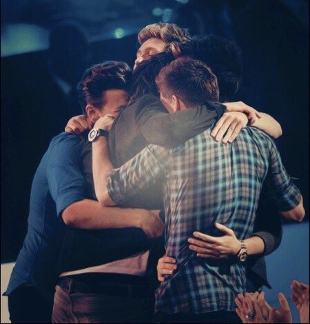nosaa207's tweet photo. DIRECTIONERS BEST FANS
Cause we are the best fans in the world we will support them till they win
#OneDBestFans #NOWOneDirection https://t.co/OFi9FnGUev