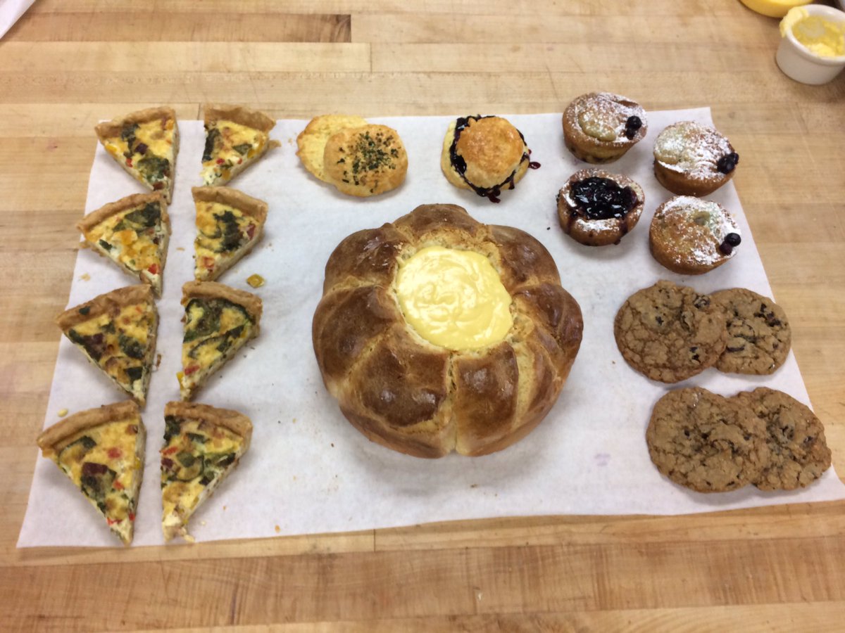 Edi831's tweet image. Midterm pt.✌🏽-bacon spinach quiche -blueberry muffins -oatmeal cookies -dinner rolls (I did bread bowl style with cheese sauce)  #AIsandiego