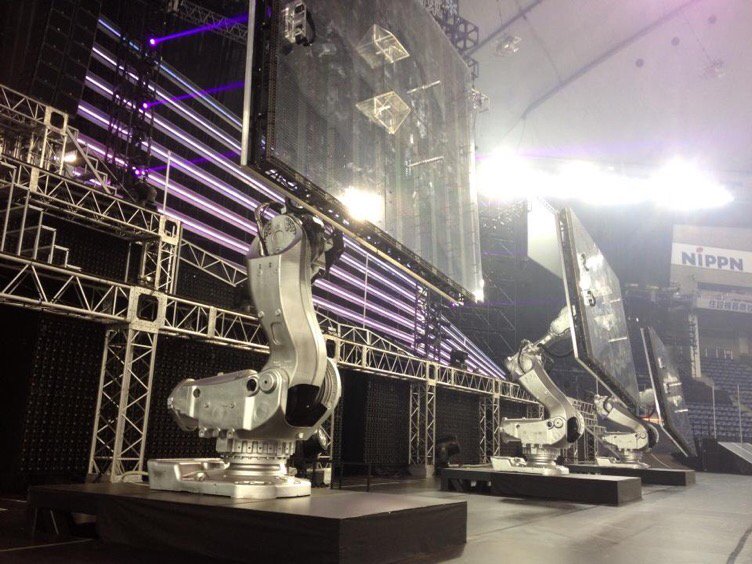 AndyRobot's tweet image. The mighty #RoboScreens #robots #art #design #robotics