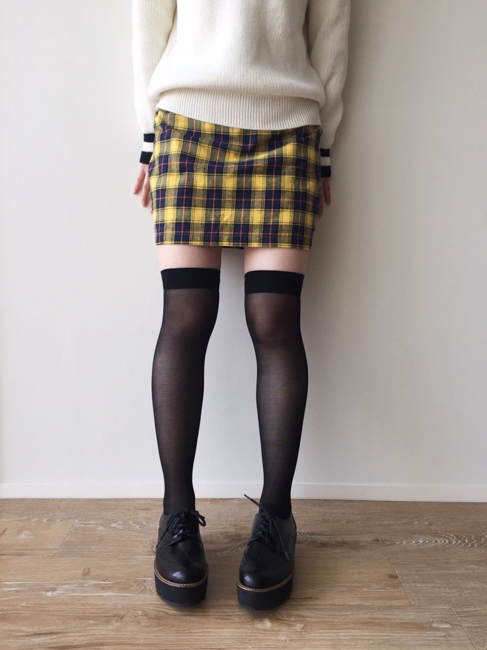 チュチュアンナ おはようございます 今日は ニーハイの日 ということで オルチャン なニーハイコーデを チェックの ミニスカートにニーハイ ごつめの靴がオルチャンの法則ですよ Ch 今日は何の日 T Co Exiga4fydj Twitter