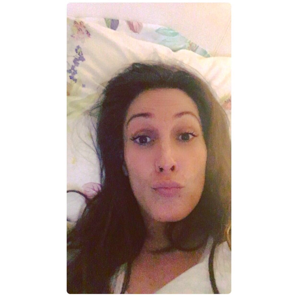 MALÚ                C4GD5hkW8AM-vc6