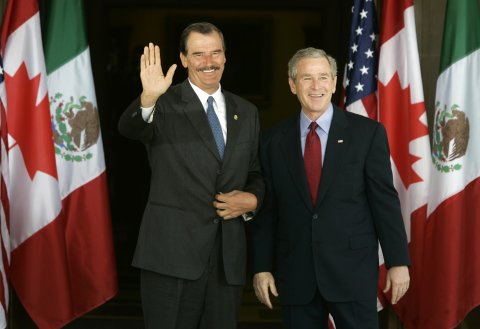 EMHSgoppel's tweet image. @dfwworld @VicenteFoxQue arguing American tariff on Mexico is a lose lose situaiton #CompGov