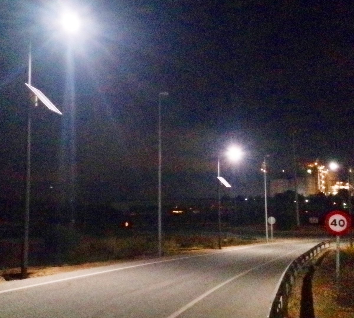 LightBlue_Solar's tweet photo. #FarolasSolares #LightBlueRUTA60 permiten mejorar #SeguridadVial en #carreteras con importantes #ahorros
#LuzTodaLaNoche
#AlumbradoPúblico https://t.co/1OTIsvvyiv