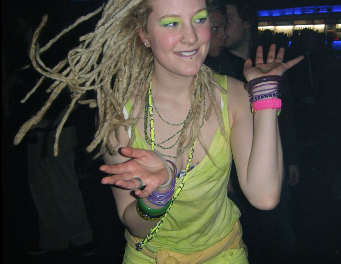 Helen_Heights's tweet photo. Wooooo> Hold up #MarcJacobs be taking my Dread Hair "look" from AT LEAST 5 years ago!!! #Bitchstolemylook #dreadlook !!! @ArmyMohawk https://t.co/MSSnFjjWUR