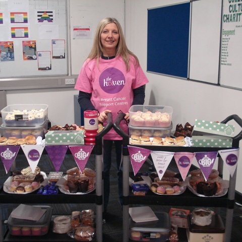 Reblm's tweet photo. #loadsofcake #thebigteacosy #raisingfunds for @BreastCancerH (Leeds) https://t.co/oVCy2qUXdd