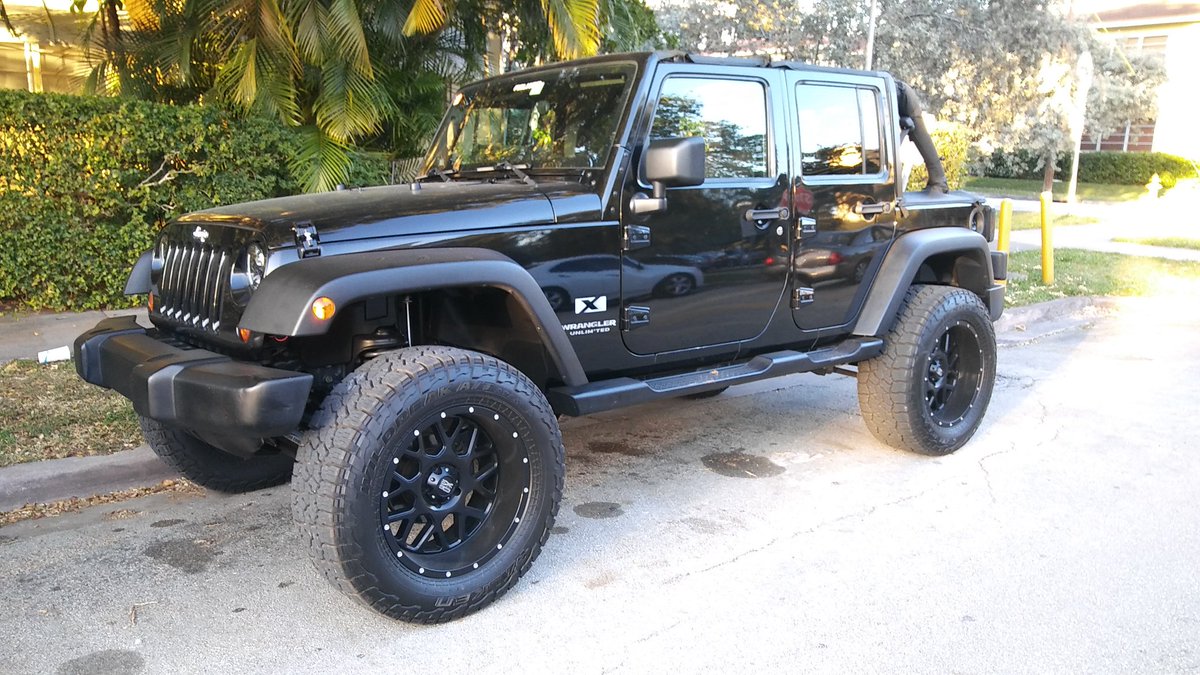 TonsofFunTours's tweet photo. Minding my business when I spot this black beauty @THEJeepMafia @Jeep_Clan @JeepCraze_ @JeepJewel @trlr8djeep @kokks29 @wookie_wizardry https://t.co/P0sK1yNovq