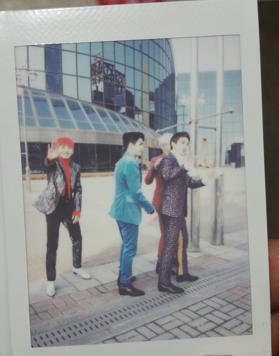 ACEBRAZIL_MASC's tweet photo. [#FANTAKEN] 03.02.17 - Polaroids tiradas por uma fã do #MASC no Music Bank | cr. high24k https://t.co/EQE0OBYCZy