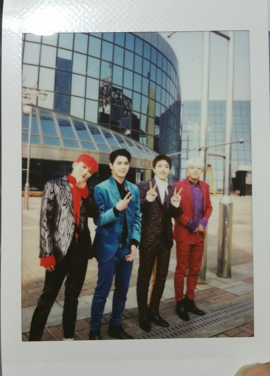 ACEBRAZIL_MASC's tweet photo. [#FANTAKEN] 03.02.17 - Polaroids tiradas por uma fã do #MASC no Music Bank | cr. high24k https://t.co/EQE0OBYCZy