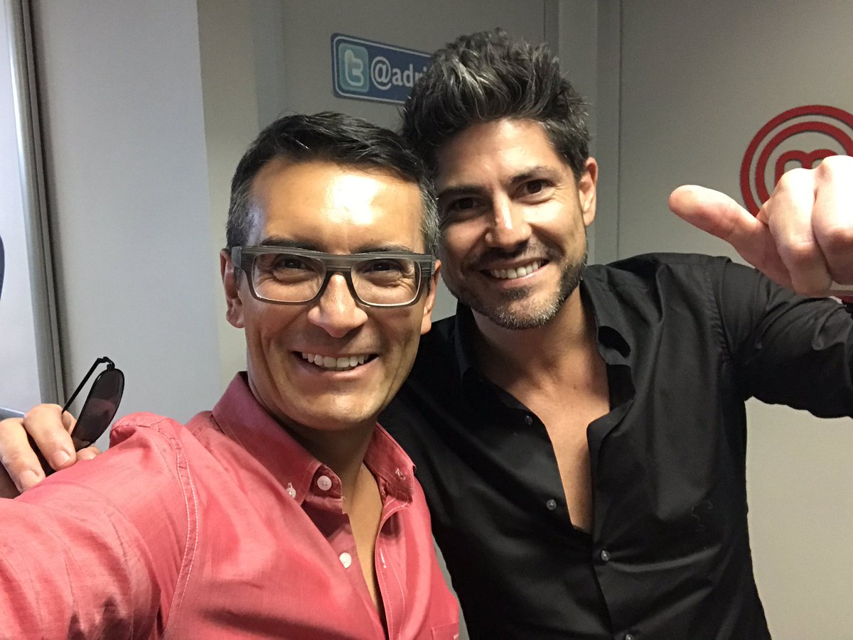 SERGESEPULVEDA's tweet photo. Aquí con mi querido @ponchodeanda que vino a visitarnos a la oficina de @VengaLaAlegria https://t.co/j1MBZ1sPIP