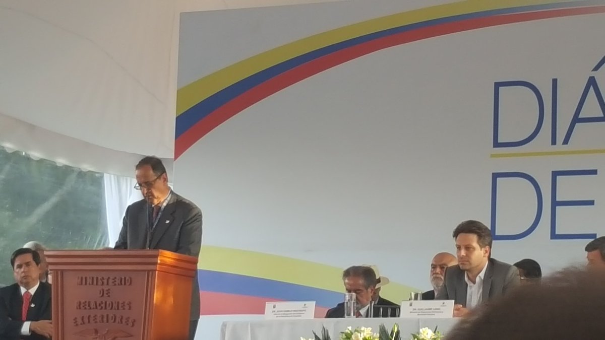 VocesPazEc's tweet photo. "Hemos enfatizado la importancia de llegar al fin del conflicto": @RestrepoJCamilo, jefe @EquipoPazGob   #DiálogosdePaz #ELNyGobiernoAvanzan https://t.co/GQkv5Px2bj