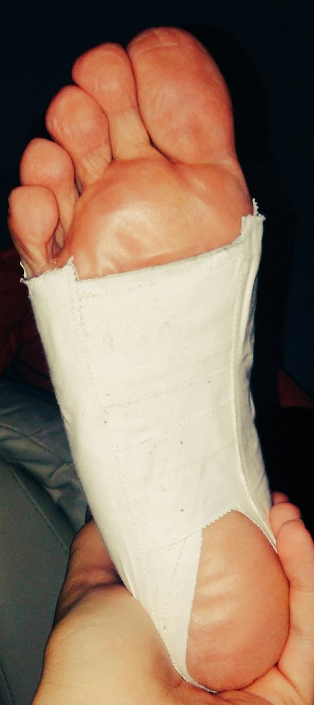 Fisio_Lain's tweet photo. Vendajes funcionales para fascitis plantar! 
Gran eficacia y efecto de analgesia en la marcha. https://t.co/E7vMYXDuB6
