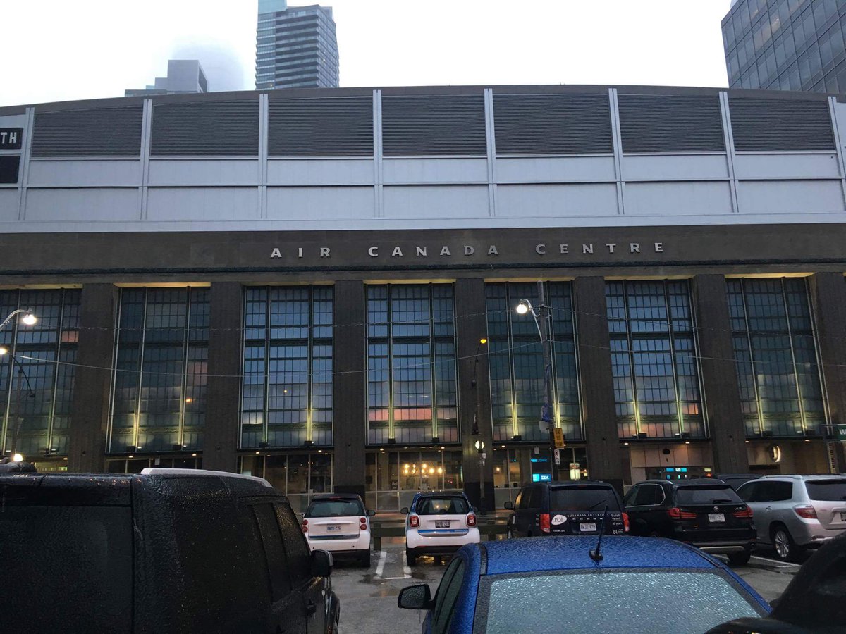 majorhurtin's tweet photo. @77kingofthereds @TheFordFANatic @MapleLeafs Made it safe and sound from Trenton. Only 2 1/2 hours early. #diehardleafsfans #GoLeafsGo https://t.co/JQ9CtVZ4fG
