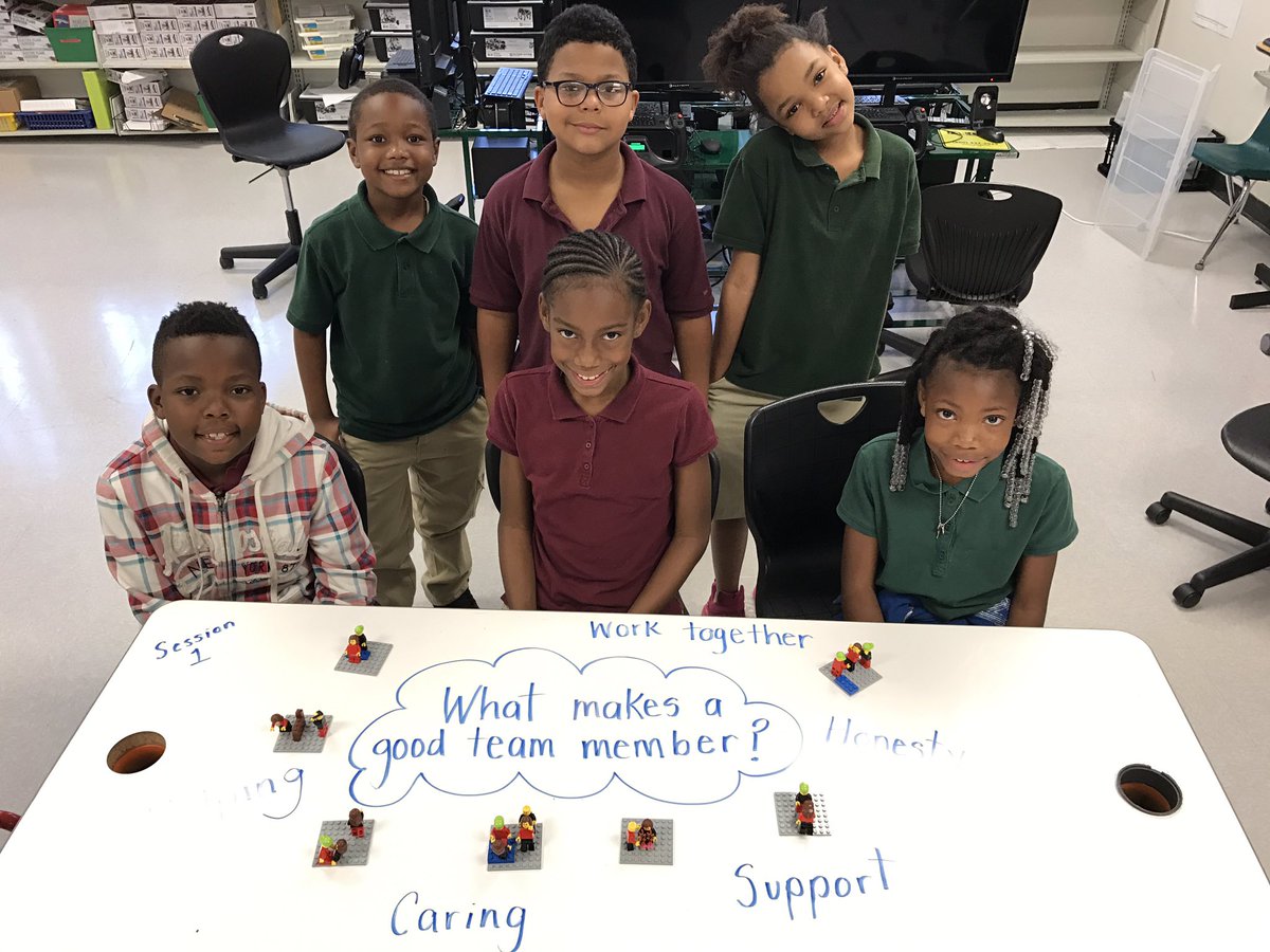 LockhartMagnet's tweet photo. Successful first session w/our 3rd grade Lego Robotics Jr team today! #BeLockhartSmart #SDHCmagnet @firstlegoleague @SDHCMagnet https://t.co/jhLTHXSKBv