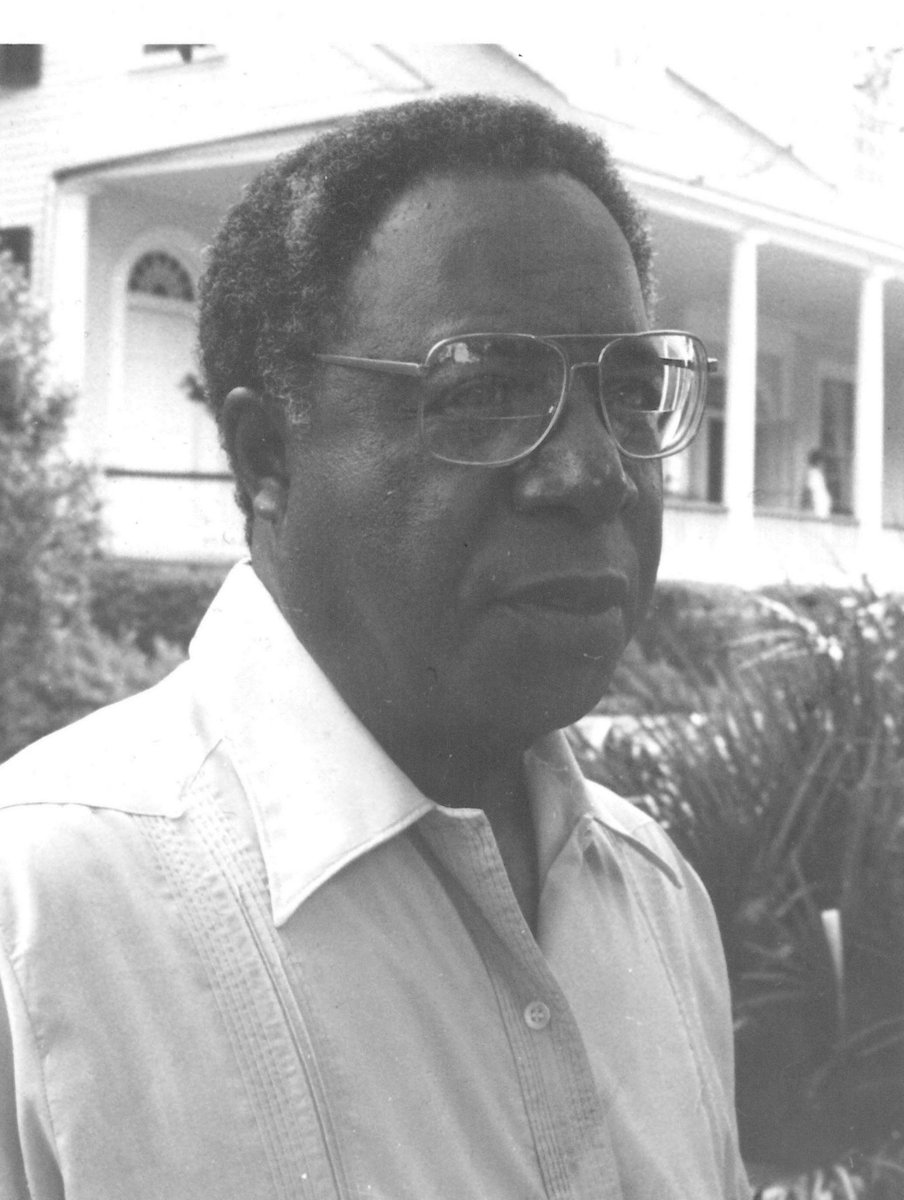 AlcornStateU's tweet photo. DID YOU KNOW Author Alex Haley graduated from high school at the age of 15 and enrolled at Alcorn. #AlcornHistory https://t.co/hzdlIck4Fv