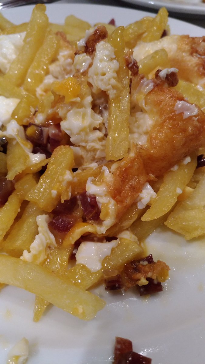 IGiveMyOpinion's tweet photo. Muy sabrosos los huevos rotos en @LaDaniela #Madrid  #BarrioDeLasLetras #Tapeo #Turismeo https://t.co/7Sky0h2r8p