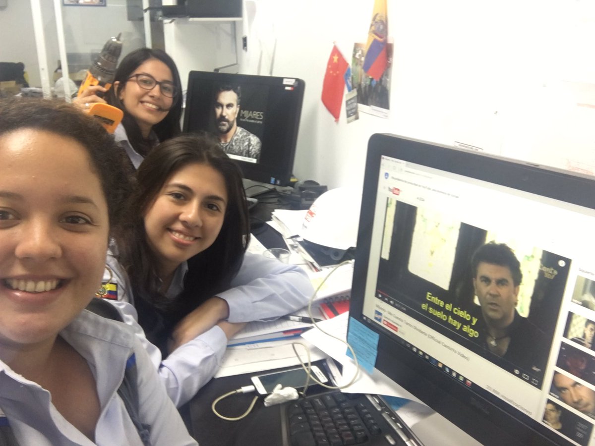 AnaCobacango's tweet photo. @MijaresOficial Aquí casual escuchándote desde Ecuador-Manabi. Feliz cumpleañooooos 🎊🎉🎂, #QueremosConciertoEcuador https://t.co/Nyp9Je7CL8