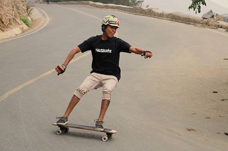 AtlasTrucks's tweet image. @break_christopherla ripping through Peru! #skatedownhill #longboardlife #noskate ift.tt/2llKcqA