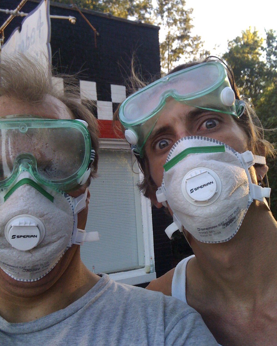 LeroyLounge's tweet photo. 5 1/2 years ago, Reese and @tylerbell decided to take a selfie. #demolitiondays https://t.co/LrXpQA47L5
