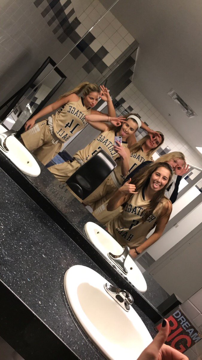 MakenziEnglish's tweet photo. good luck and happy game day to my best friends. wish I was out there, but I'll be back soon. #BSFIO #beatHARRAH https://t.co/VE0RSKHqun