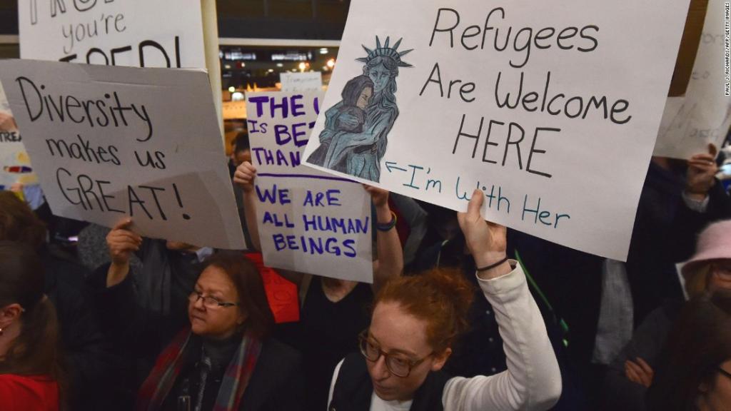 CNN's tweet photo. Republican family opens home to Muslims seeking refuge https://t.co/ACQaqYpUa2 https://t.co/4TA1e1TMW1