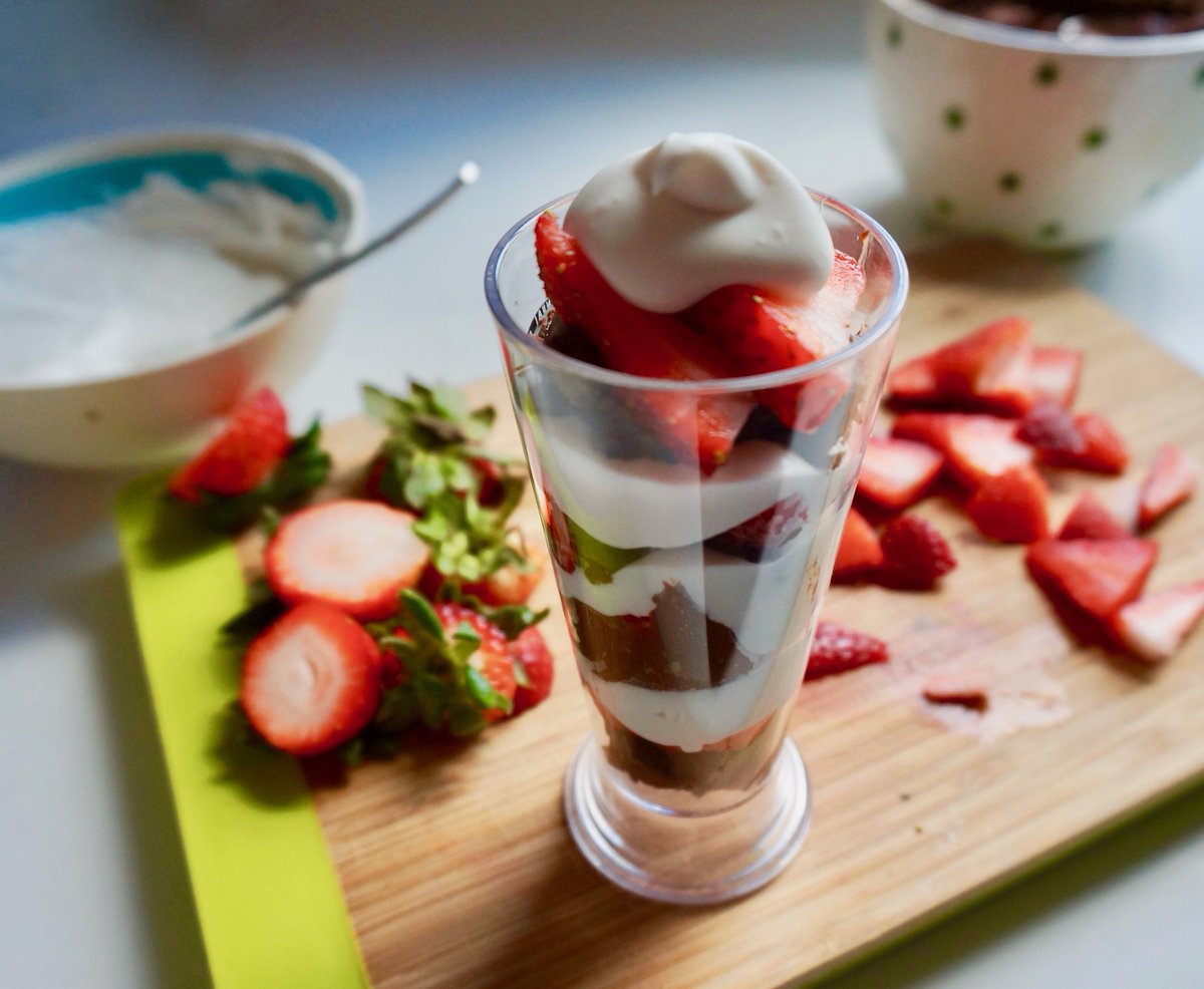 MOREVeganBlog's tweet photo. New recipe! #vegan parfaits make the perfect February treat and you'll never guess the secret ingredient! https://t.co/VZQap7TW0a https://t.co/tr7VJR06tC