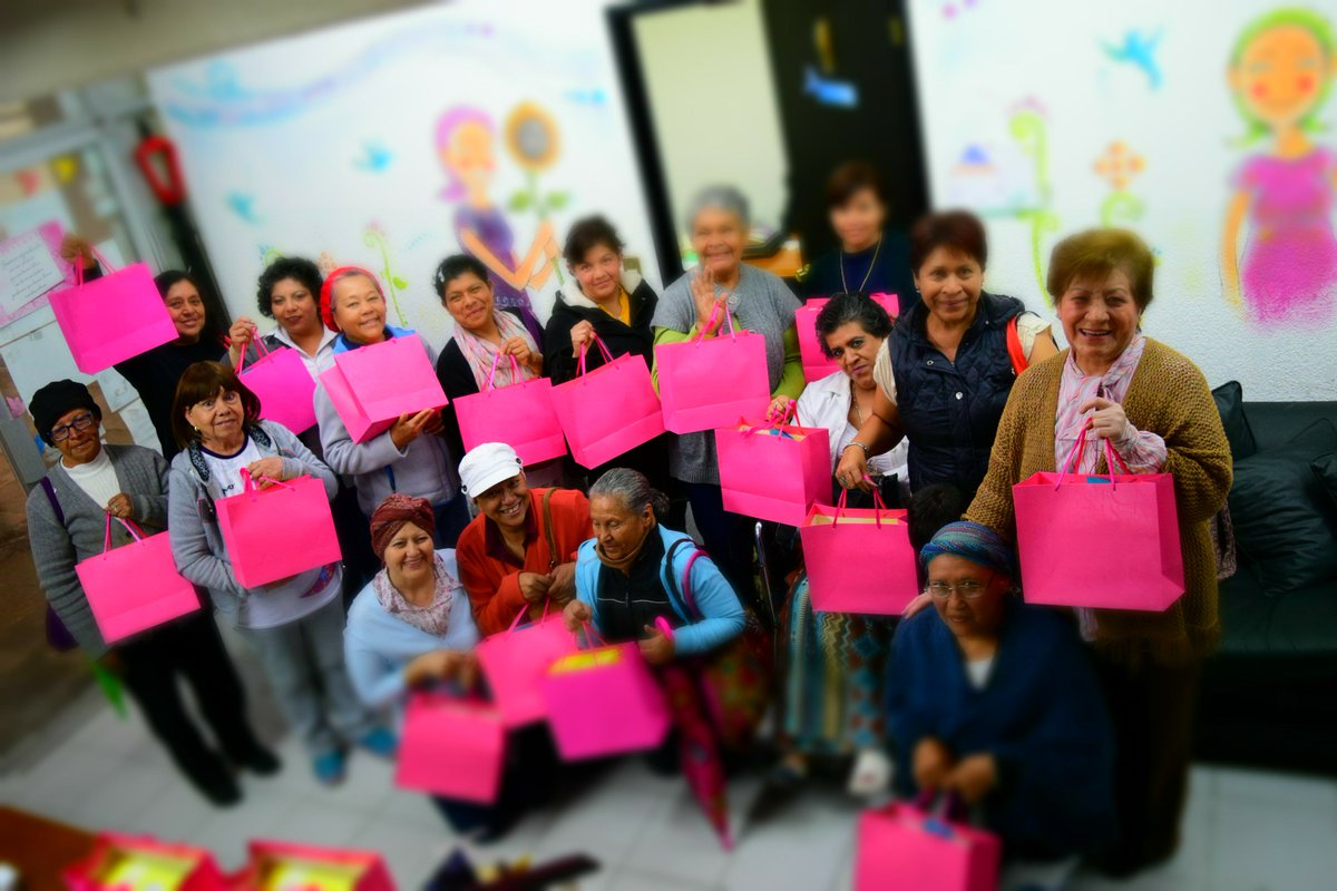 Fund_CANVIES's tweet photo. Continuamos apoyando a mujeres que han perdido sus senos, pero no la esperanza #EsTiempoDeSonreir https://t.co/XeyvgJDUy1
