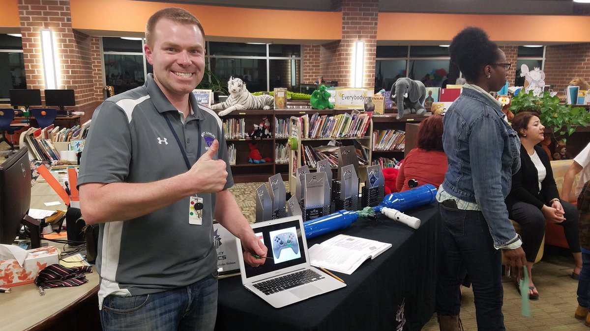 wahsrobotix's tweet photo. Demonstrating at Springfield Elementary 
#WARPDrive #DomPose https://t.co/y5LiwG8EDg