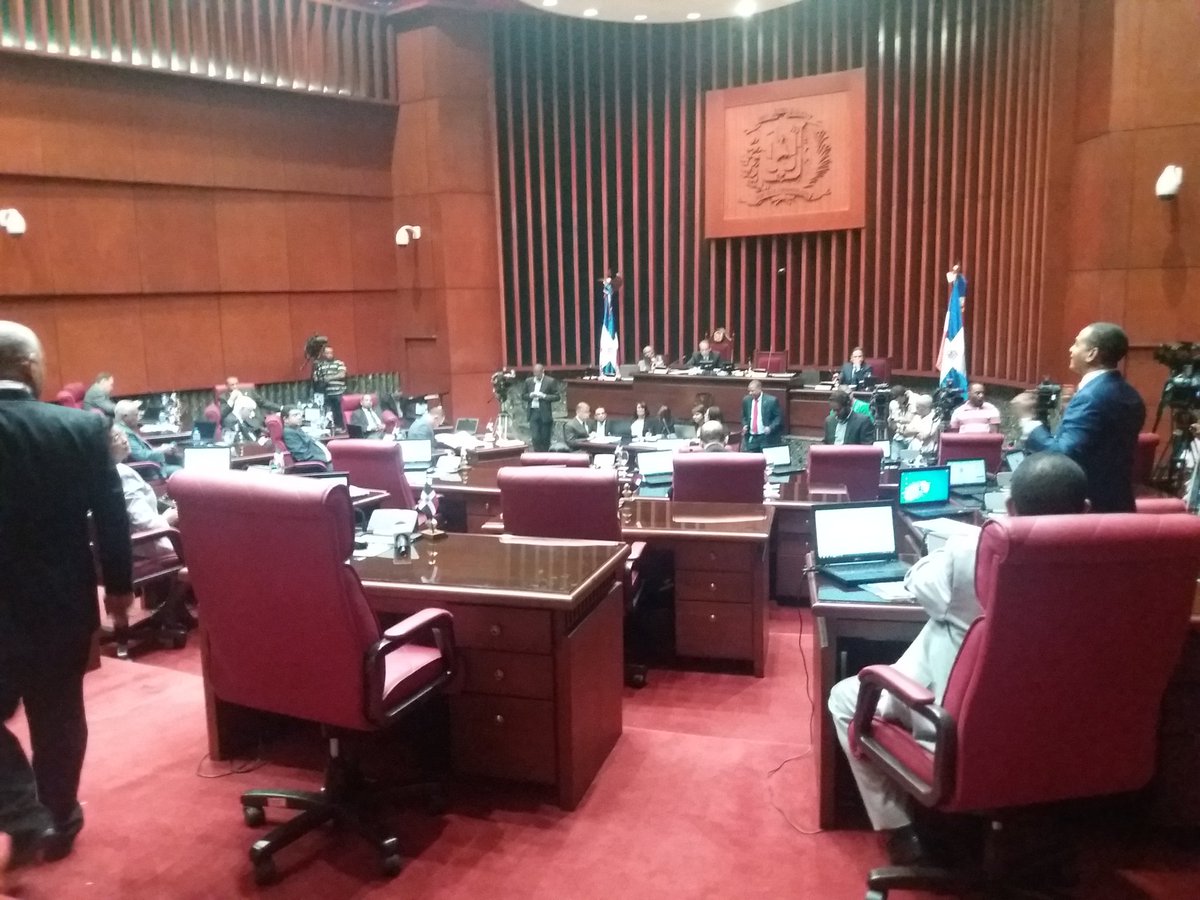 25nunez's tweet photo. @CDN37 Genera discusión     entre legisladores 
oficialistas y oposición a propuesta de nuevo integrante CC, Margarita Melenciano. https://t.co/bDfipHW5Zx