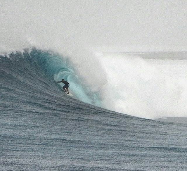 SumatranSurf's tweet photo. Photo 📷 from @gazmarn -  #getpitted #bigsundaysesh with the @thebarrenjoey #barrelsforbreakfast #onlyoneshere #towi… https://t.co/aXIoR9lkS6