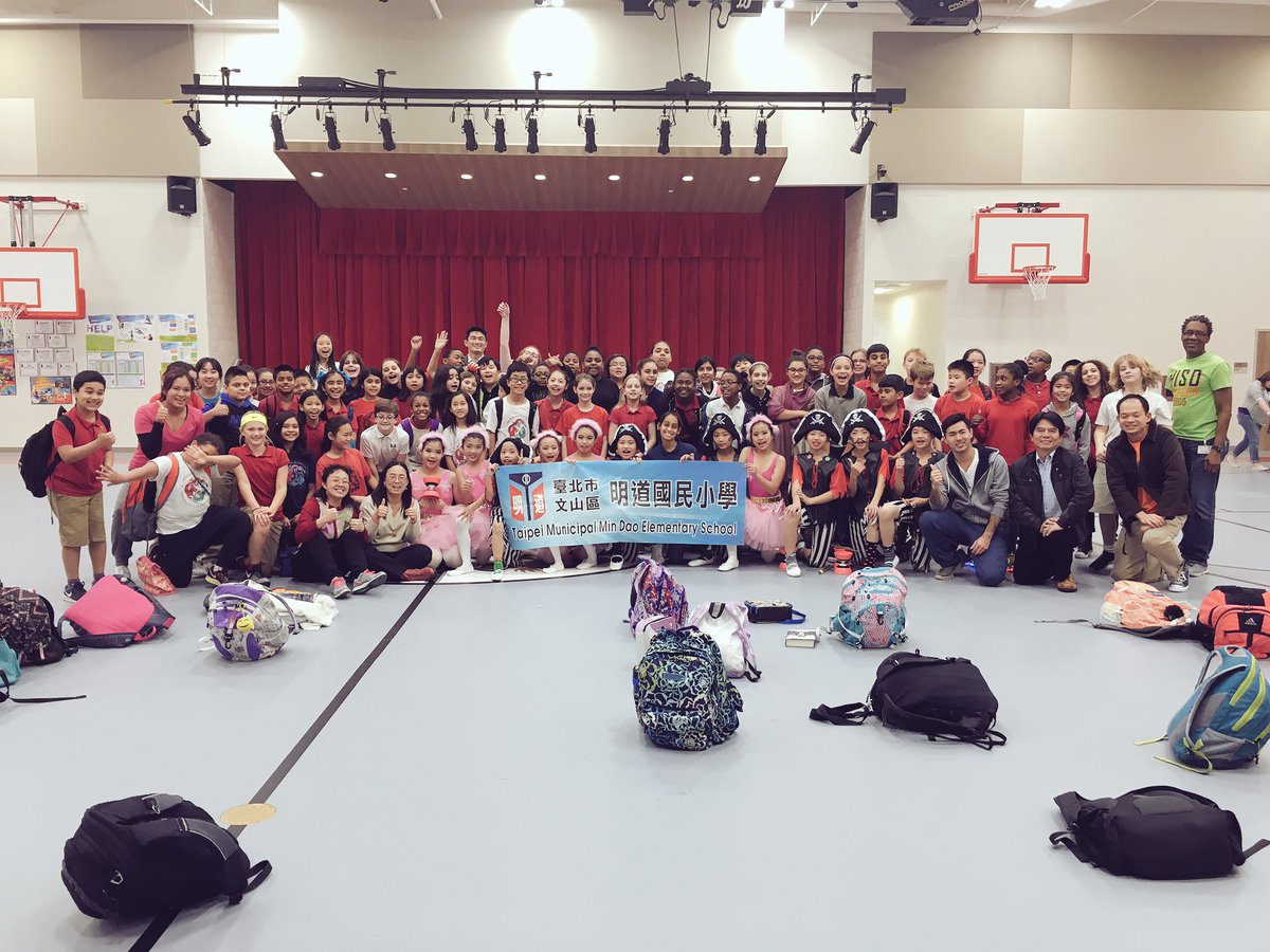 HISD_MIMS's tweet photo. #mimshisd students learned #chineseyoyo from visiting Taiwanese students from Min Dao Elementary School in Taipei. #chineseculture #HISD https://t.co/QpKbtONm3a
