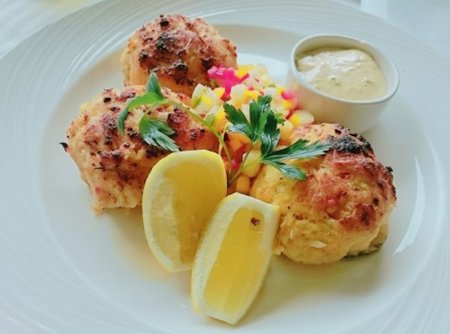 ThePalmMx's tweet photo. Los clásicos nunca pasan de moda, prueba nuestro Crab Cake y compártenos tu experiencia en redes. https://t.co/JgvcZBXq6e