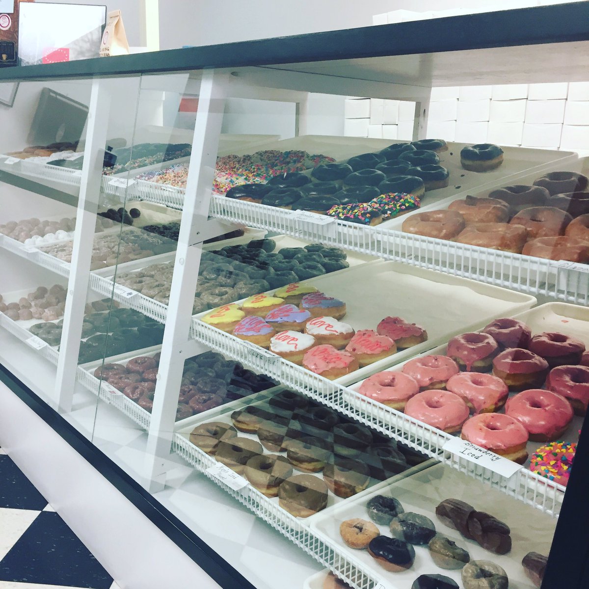 RedsDonuts's tweet photo. Tomorrow will mark the first ever $.80 ROUNDS WEDNESDAY! Every Wednesday AM/PM all rounds are 80 cents! 🍩🍩🍩 https://t.co/cdOQCPM7Ab