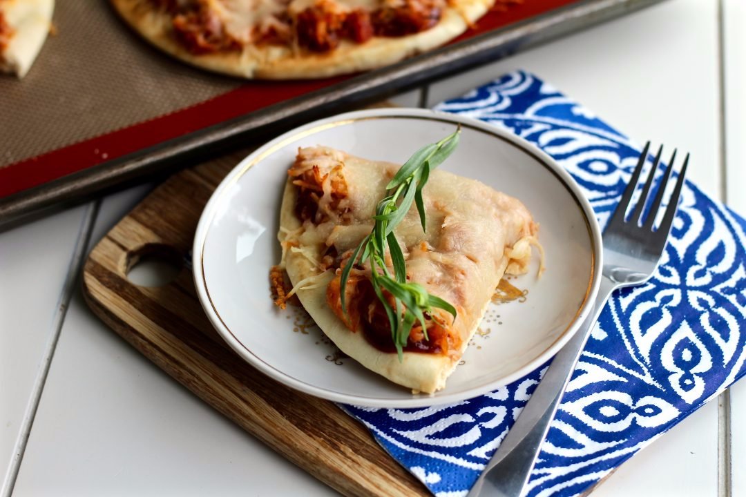 BellemeadeFrms's tweet photo. This quick BBQ-chicken flatbread makes the perfect appetizer—or snack! https://t.co/NFzRXGzMS0 https://t.co/ofLBSqULGc