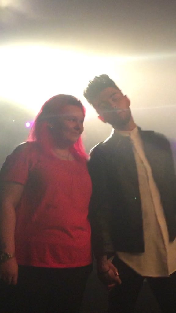 EmilyHewitt12's tweet photo. "Baby You Amaze Me" thank you @JaymiUJWorld for picking me as your Amaze Me Girl tonight ❤🎶 #UnionJTour https://t.co/2GKVRlSXff