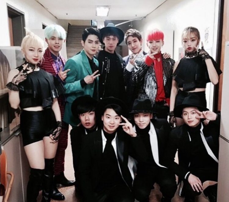 ACEBRAZIL_MASC's tweet photo. [#IG] 03.02.17 - @410bum postou uma foto no seu instagram do POTEN410 junto com o #MASC https://t.co/XF2OkYzKkT